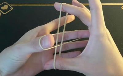 為什么橡皮筋拉長(zhǎng)能縮回去