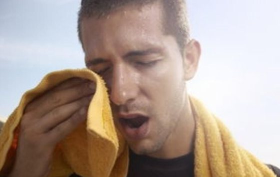 為什么有的人容易出汗,愛出汗的人是什么體質(zhì)