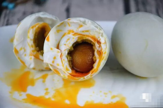 咸鴨蛋為什么會出油,咸鴨蛋的腌制方法