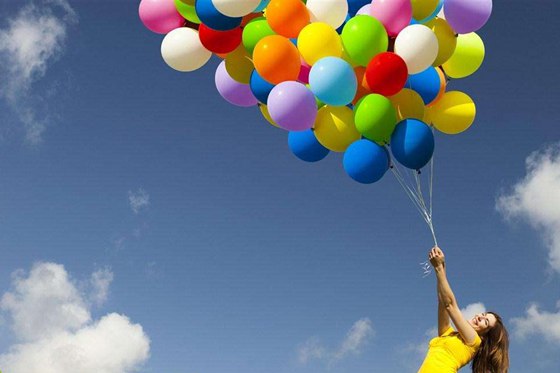 氣球?yàn)槭裁磿?huì)飛上天,氣球里面充的什么氣體