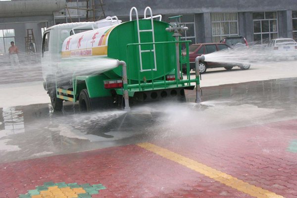 為什么灑水車一直播放蘭花草這首歌