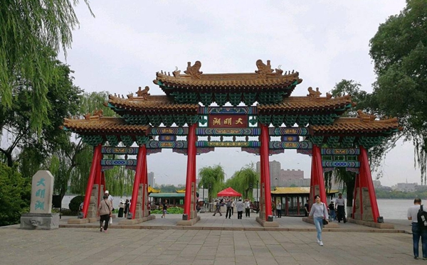 大明湖的明為什么多一橫,大明湖的眀多一橫的原因