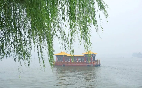 大明湖的明為什么多一橫,大明湖的眀多一橫的原因