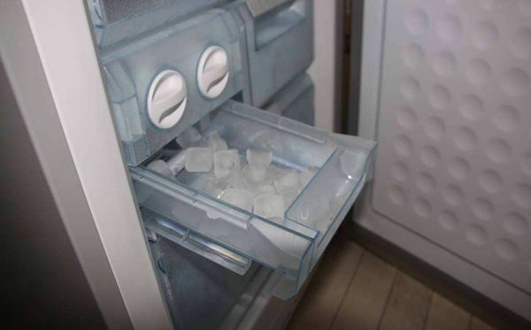 為什么冰箱從左往右開門而微波爐是從右往左開門？