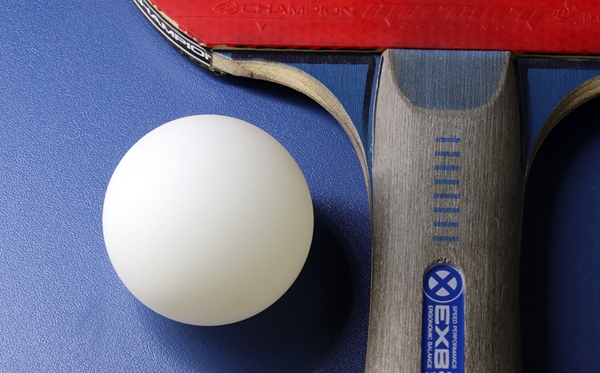 為什么乒乓球拍一面紅一面黑,乒乓球拍哪個(gè)顏色是正手