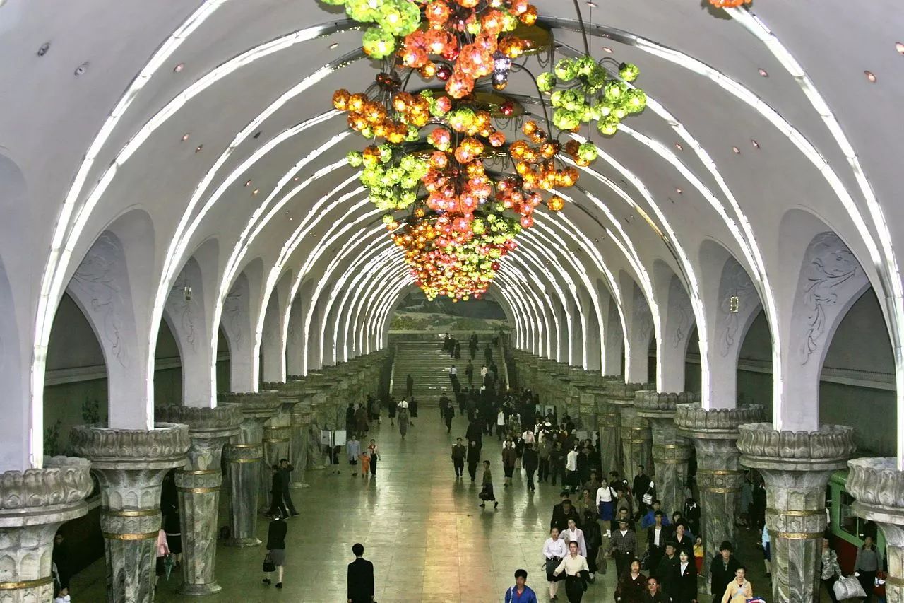 同是地鐵為什么有的叫subway，有的卻叫metro？