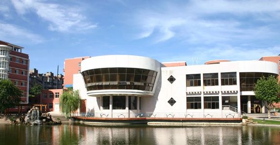 南京師范大學(xué)附屬中學(xué)簡介概況（建校歷史、地址、師資、校訓(xùn)、環(huán)境）