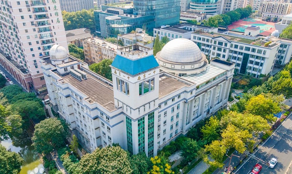 第一中學(xué)簡(jiǎn)介概況（建校歷史、地址、師資、校訓(xùn)、環(huán)境）