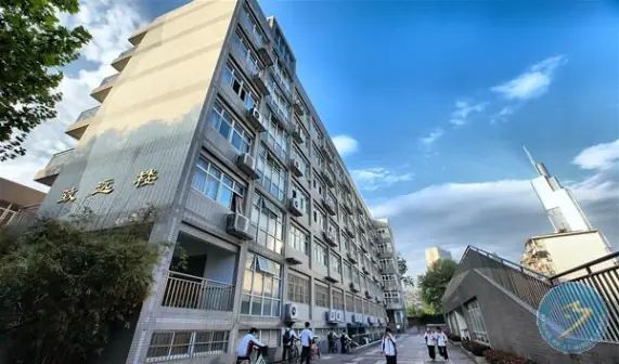 南京第十三中學(xué)在南京的排名第幾,南外屬于什么檔次？