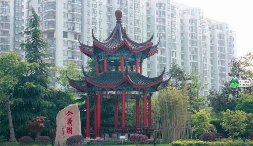 南京第二十九中學(xué)是公立還是私立,是重點(diǎn)中學(xué)嗎？