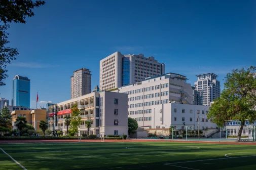 南京第五高級(jí)中學(xué)是公立還是私立,是重點(diǎn)中學(xué)嗎？