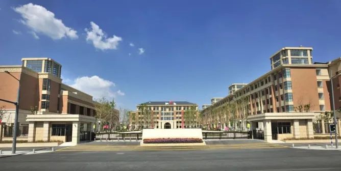 南京師范大學(xué)附屬中學(xué)秦淮科技高中有幾個校區(qū)_地址分別在哪？