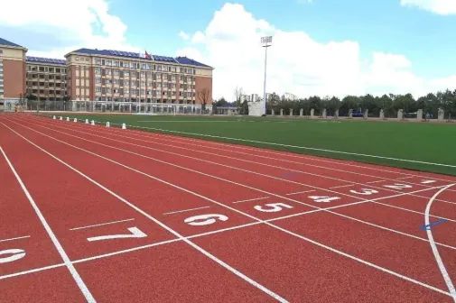 南京師范大學附屬中學秦淮科技高中是公立還是私立,是重點中學嗎？