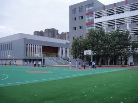 南京第十二中學(xué)簡(jiǎn)介概況（建校歷史、地址、師資、校訓(xùn)、環(huán)境）