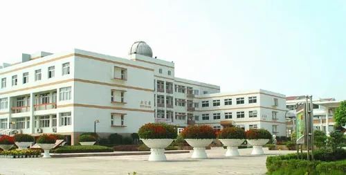 南京市雨花臺中學簡介概況（建校歷史、地址、師資、校訓、環(huán)境）
