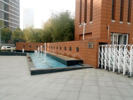 南京市建鄴高級中學(xué)是公立還是私立,是重點(diǎn)中學(xué)嗎？