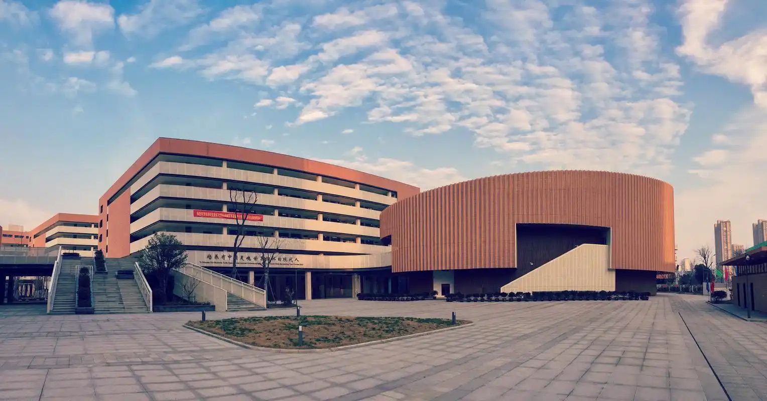 南京河西外國語學(xué)校地址在哪里_在哪個(gè)區(qū)？