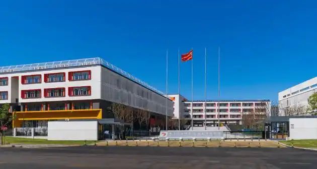 南京雨花外國語學(xué)校簡介概況（建校歷史、地址、師資、校訓(xùn)、環(huán)境）