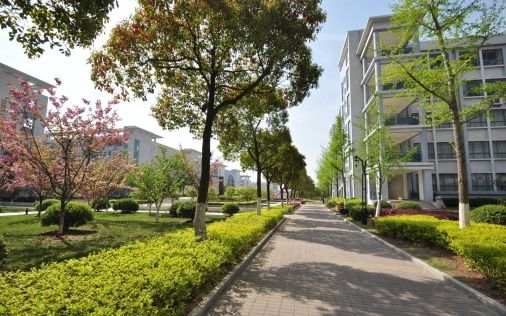 南京市江寧高級中學(xué)是公立還是私立,是重點中學(xué)嗎？