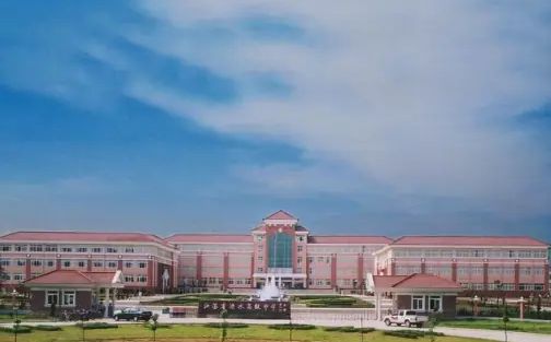 江蘇省溧水高級(jí)中學(xué)是公立還是私立,是重點(diǎn)中學(xué)嗎？