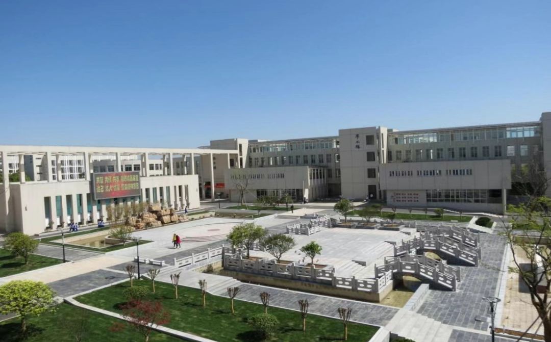 南京市高淳區(qū)湖濱高級(jí)中學(xué)簡(jiǎn)介概況（建校歷史、地址、師資、校訓(xùn)、環(huán)境）