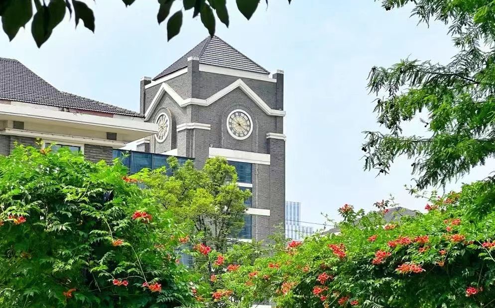 南京時(shí)代雙語(yǔ)學(xué)校簡(jiǎn)介概況（建校歷史、地址、師資、校訓(xùn)、環(huán)境）