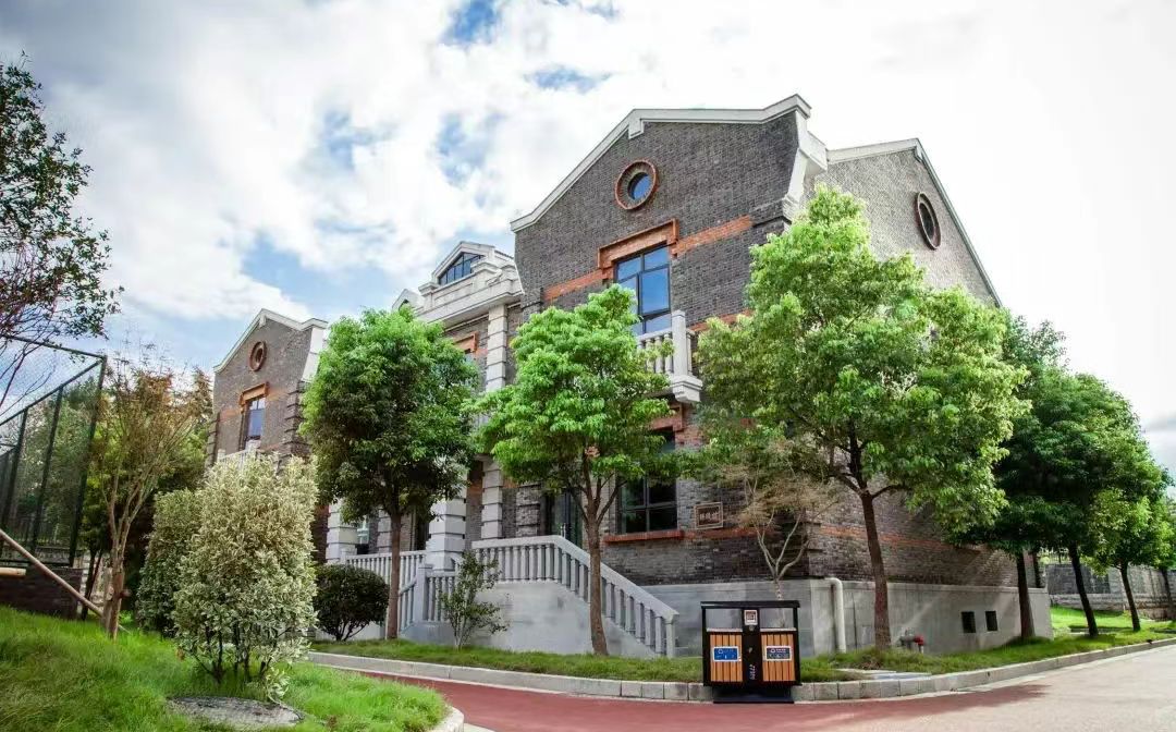 南京時代雙語學(xué)校在南京的排名第幾,南外屬于什么檔次？