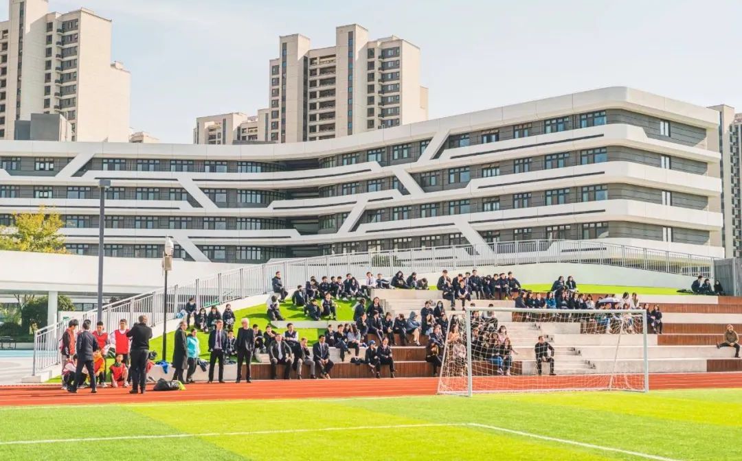 南京金地未來學(xué)校是公立還是私立,是重點(diǎn)中學(xué)嗎？