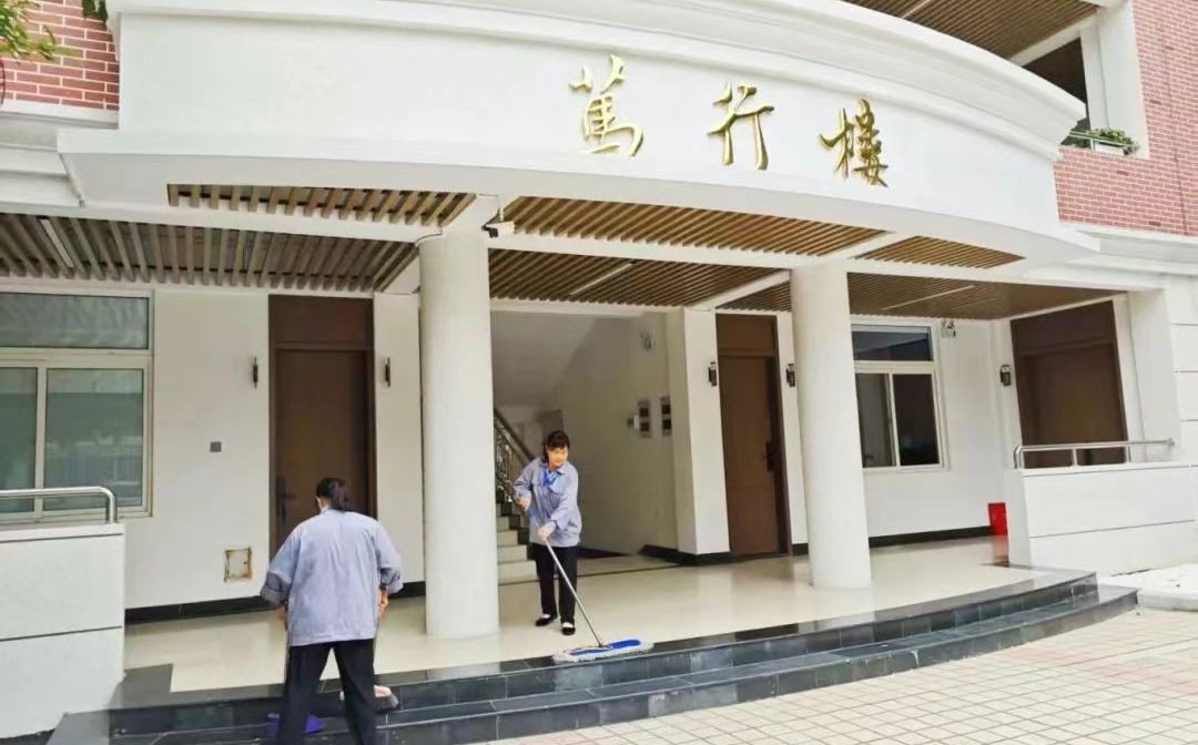 南京市江北新城高級中學是公立還是私立,是重點中學嗎？