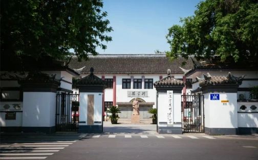 蘇州中學(xué)校簡(jiǎn)介概況（建校歷史、地址、師資、校訓(xùn)、環(huán)境）