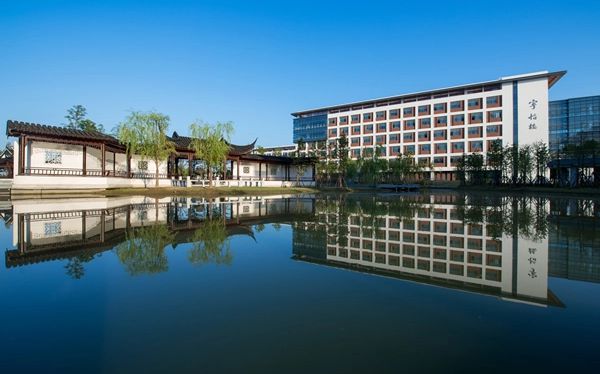 昆山中學(xué)簡(jiǎn)介概況（建校歷史、地址、師資、校訓(xùn)、環(huán)境）