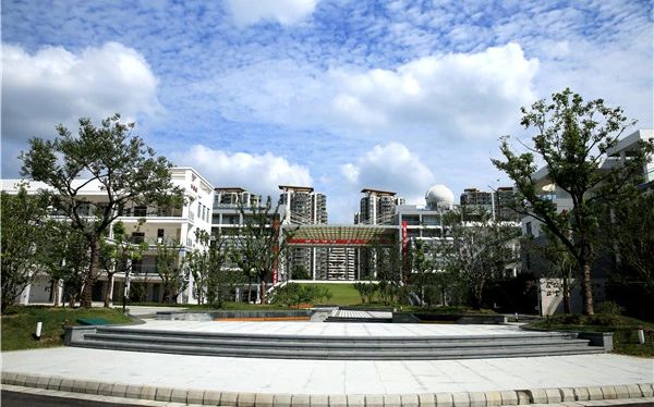 西安交通大學(xué)蘇州附屬中學(xué)是公立還是私立,是重點(diǎn)中學(xué)嗎？