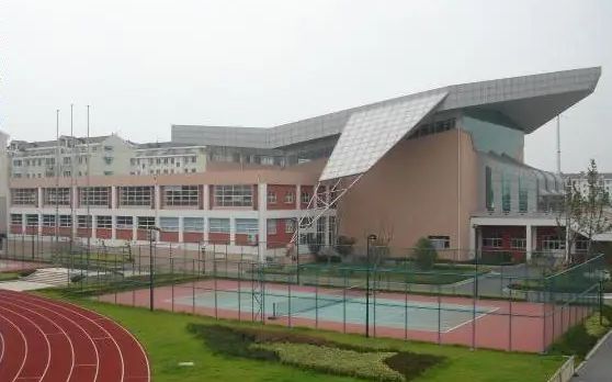 昆山震川高級中學(xué)簡介概況（建校歷史、地址、師資、校訓(xùn)、環(huán)境）