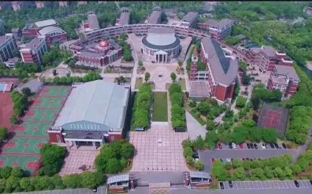 江蘇省梁豐高級(jí)中學(xué)簡(jiǎn)介概況（建校歷史、地址、師資、校訓(xùn)、環(huán)境）