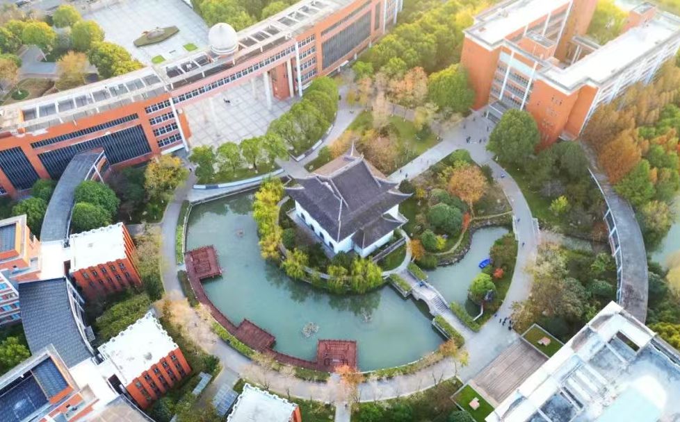 江蘇省震澤中學(xué)簡(jiǎn)介概況（建校歷史、地址、師資、校訓(xùn)、環(huán)境）