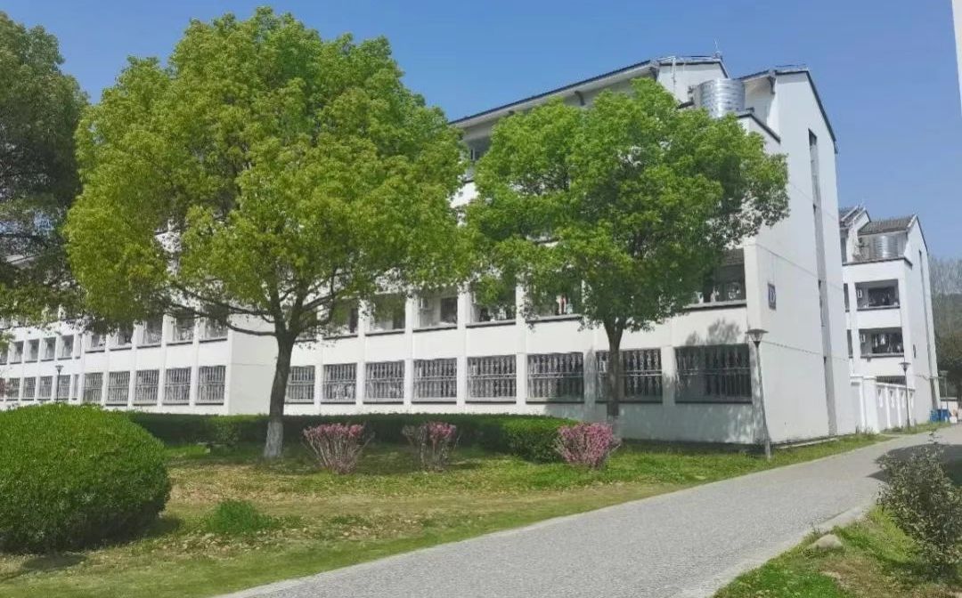 江蘇省木瀆高級中學(xué)是公立還是私立,是重點(diǎn)中學(xué)嗎？