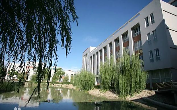 張家港市沙洲中學地址在哪里_在哪個區(qū)？