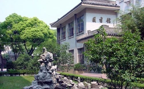 蘇州市第三中學(xué)是公立還是私立,是重點(diǎn)中學(xué)嗎？