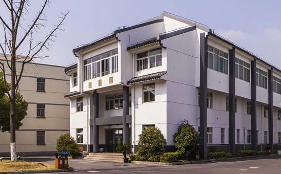 蘇州市第六中學(xué)校是公立還是私立,是重點(diǎn)中學(xué)嗎？