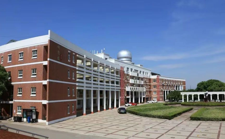 常熟市海虞高級中學(xué)簡介概況（建校歷史、地址、師資、校訓(xùn)、環(huán)境）