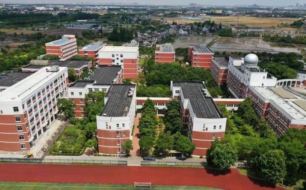 常熟市海虞高級(jí)中學(xué)是公立還是私立,是重點(diǎn)中學(xué)嗎？