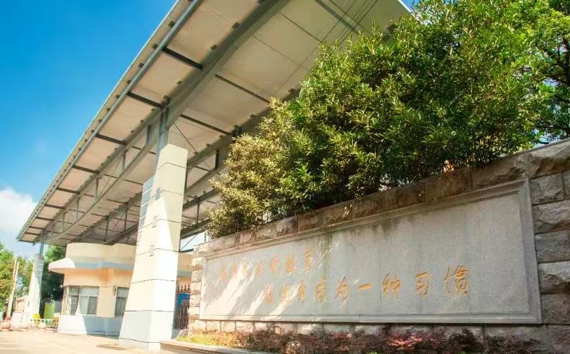 吳江汾湖高級(jí)中學(xué)是公立還是私立,是重點(diǎn)中學(xué)嗎？