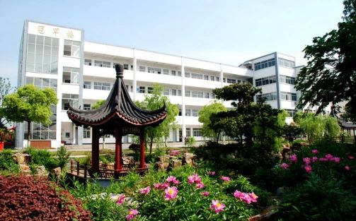 江蘇省沙溪高級中學(xué)簡介概況（建校歷史、地址、師資、校訓(xùn)、環(huán)境）