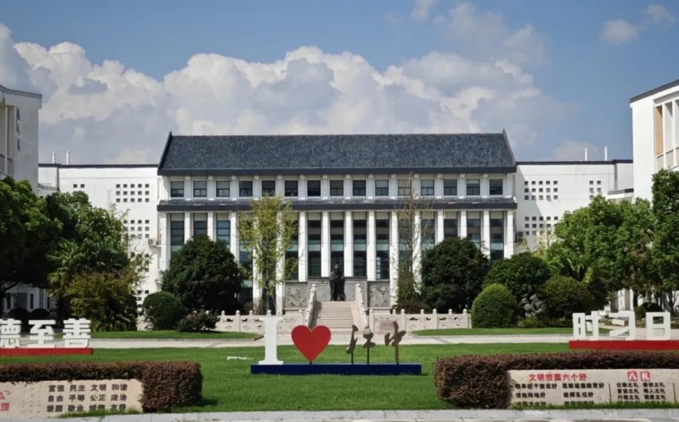 吳江中學(xué)是公立還是私立,是重點中學(xué)嗎？