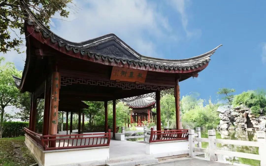 滸浦高級(jí)中學(xué)是公立還是私立,是重點(diǎn)中學(xué)嗎？