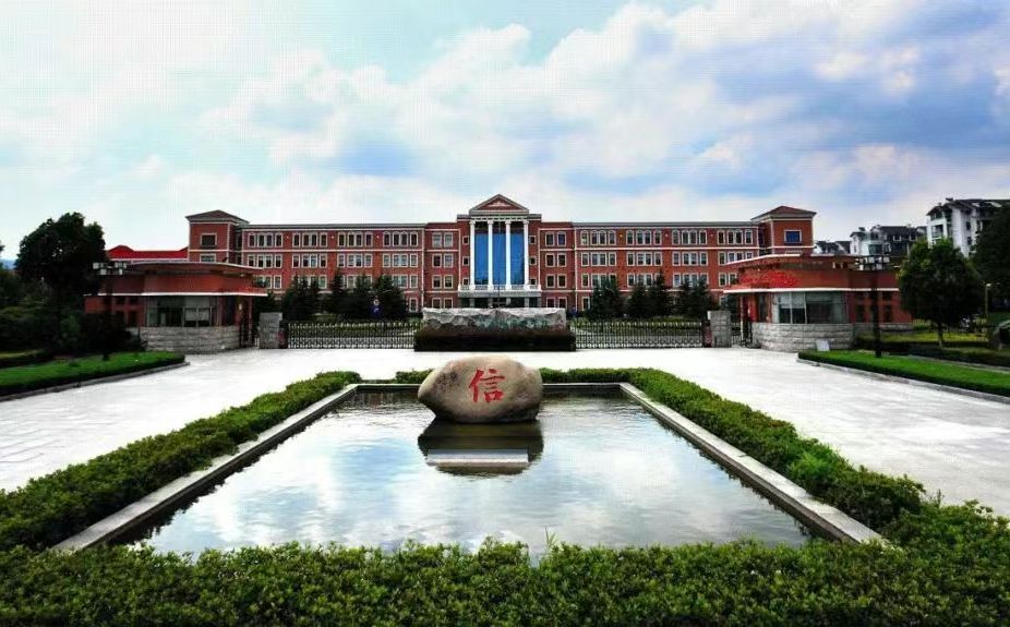 江蘇省外國(guó)語(yǔ)學(xué)校簡(jiǎn)介概況（建校歷史、地址、師資、校訓(xùn)、環(huán)境）