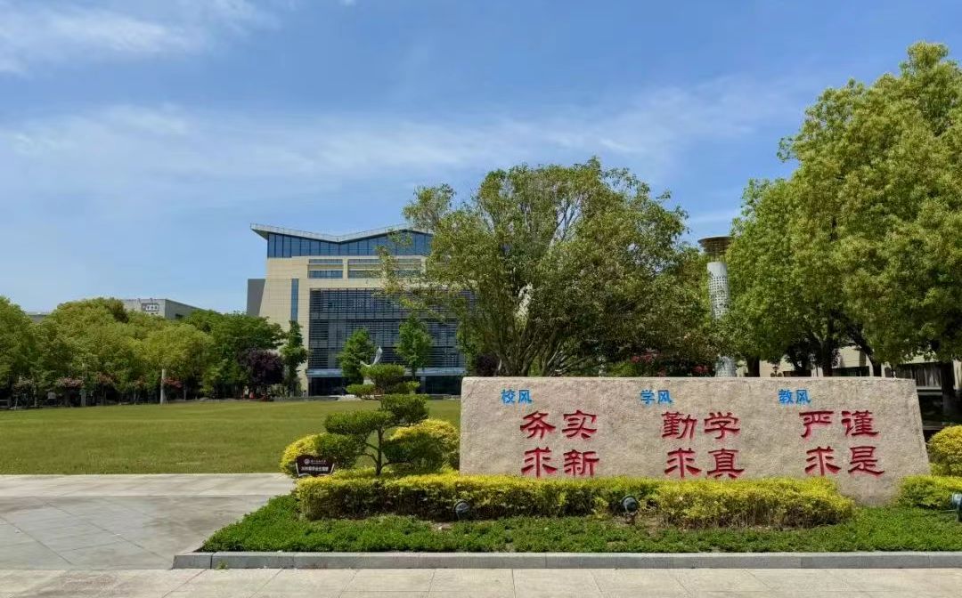 吳江高級中學(xué)簡介概況（建校歷史、地址、師資、校訓(xùn)、環(huán)境）