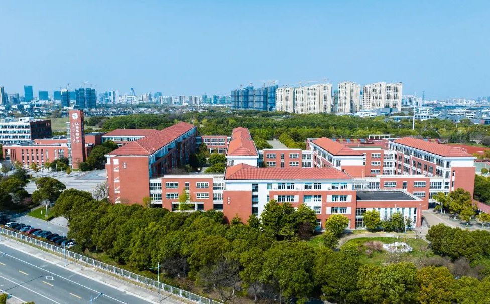蘇州市陸慕高級(jí)中學(xué)簡(jiǎn)介概況（建校歷史、地址、師資、校訓(xùn)、環(huán)境）
