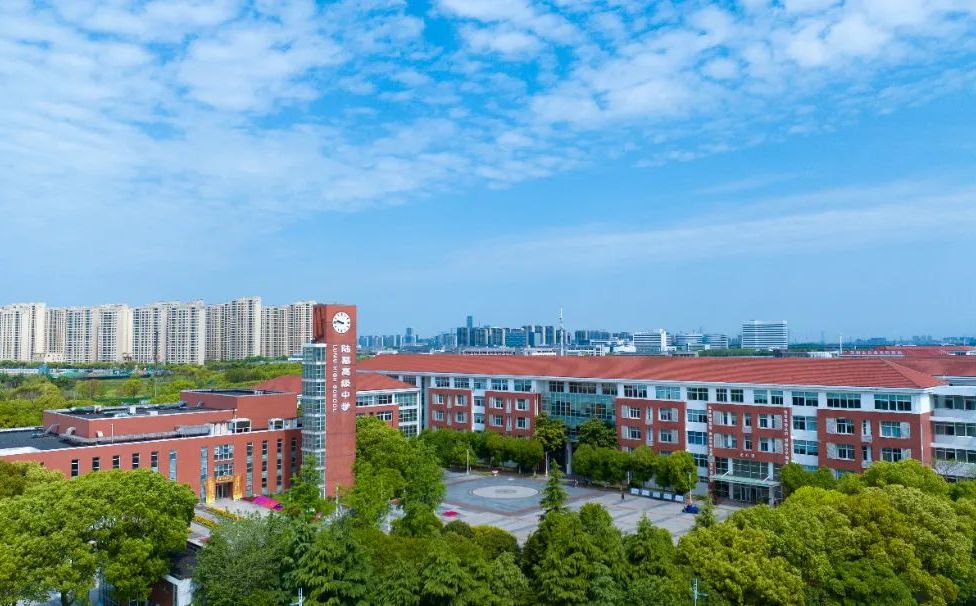 蘇州市陸慕高級中學(xué)是公立還是私立,是重點(diǎn)中學(xué)嗎？