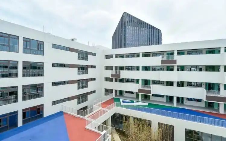 巴城高級(jí)中學(xué)簡(jiǎn)介概況（建校歷史、地址、師資、校訓(xùn)、環(huán)境）